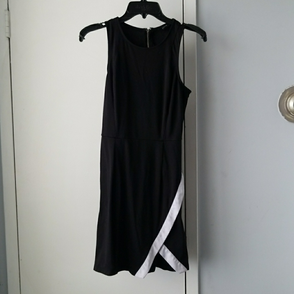 Black Guess dress w white trim design